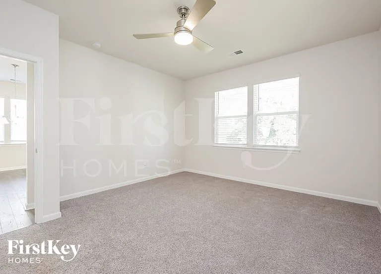 534 Hillpark Ln — Photo 8