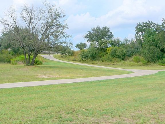 4th image of 3139 Oak Trail Dr