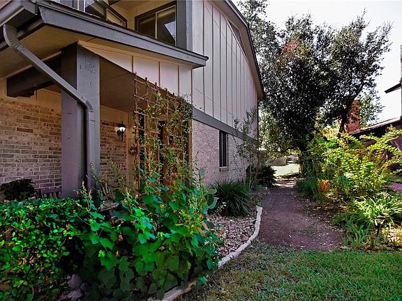 4th image of 1023 Solano Dr