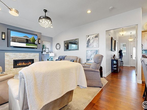 3rd image of 1057 Mount Columbia Dr