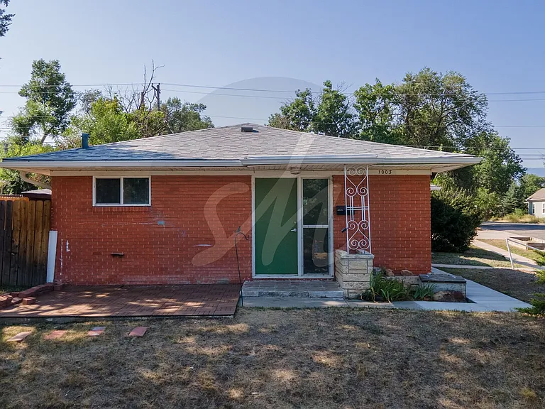 1003 E Columbia St — Photo 1