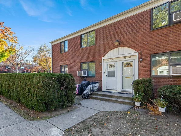 220-07 73rd Ave #L, Oakland Gardens, NY 11364