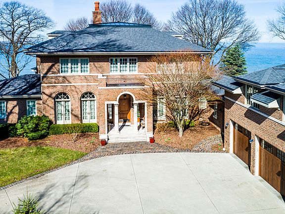 2nd image of 1918 Lakeshore Dr