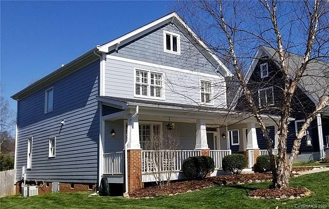 2nd image of 2723 Fort St