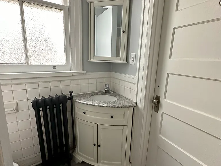 607 E 5th St #15 — Photo 15