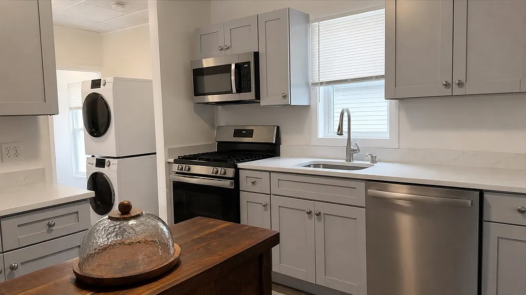 2 bed, 1.0 bath, 900 sqft, $2,850 — Photo 3