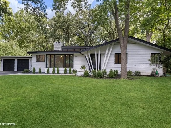 6481 Blackhawk Trl, Indian Head Park, IL 60525