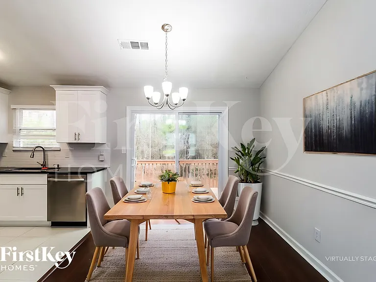 405 Sheringham Ct — Photo 6