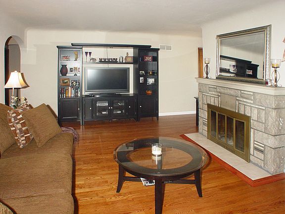 4th image of 9136 Vasel Dr