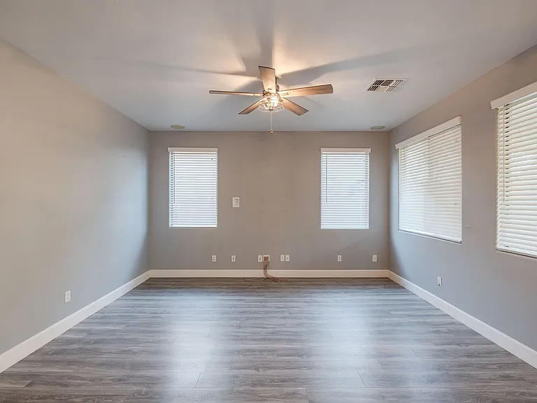 1546 E Nightingale Ln — Photo 17
