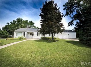 1317 W Crestwood Dr, Peoria, IL 61614