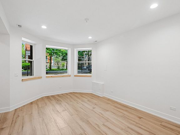 4th image of 2647 W Walton St #1