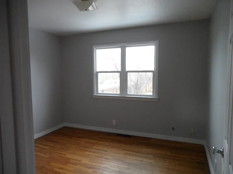803 E Lyon St — Photo 8
