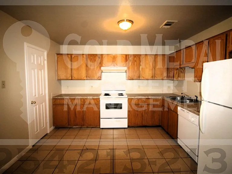 601 N Gilmer St — Photo 4