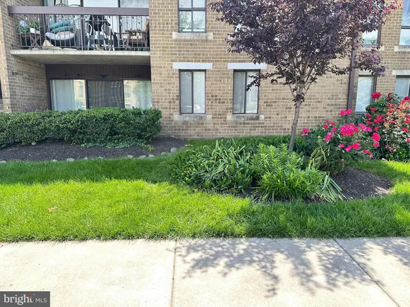 517 Florida Ave APT T4, Herndon, VA 20170