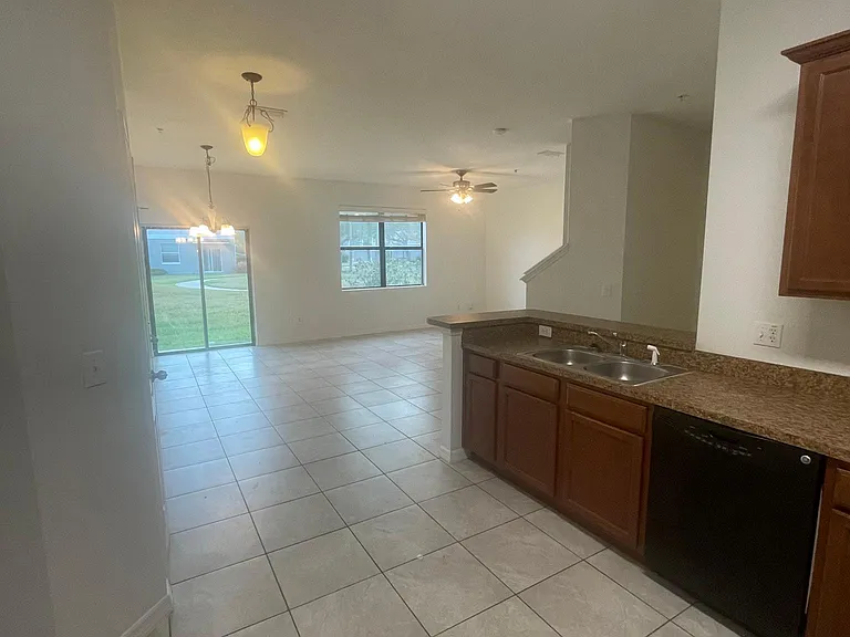 6550 S Goldenrod Rd — Photo 4