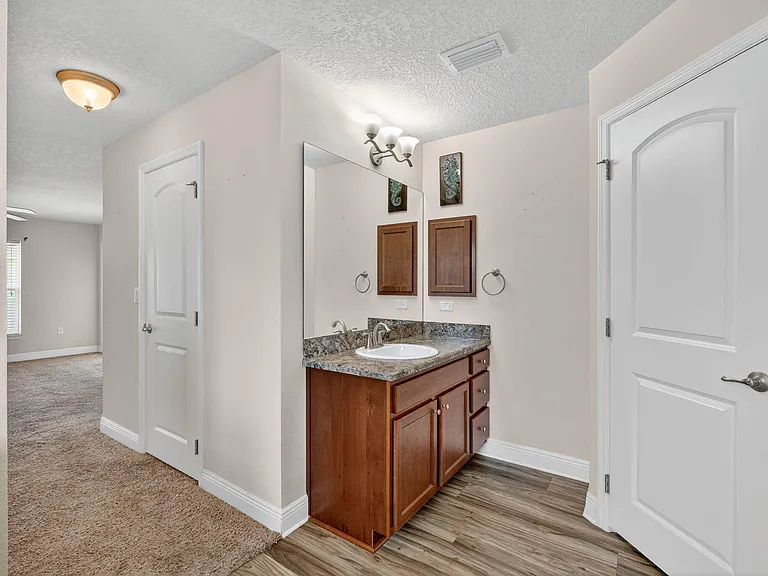 5547 NW Cordrey St — Photo 31