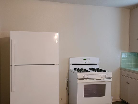 3rd image of 129 Endicott
