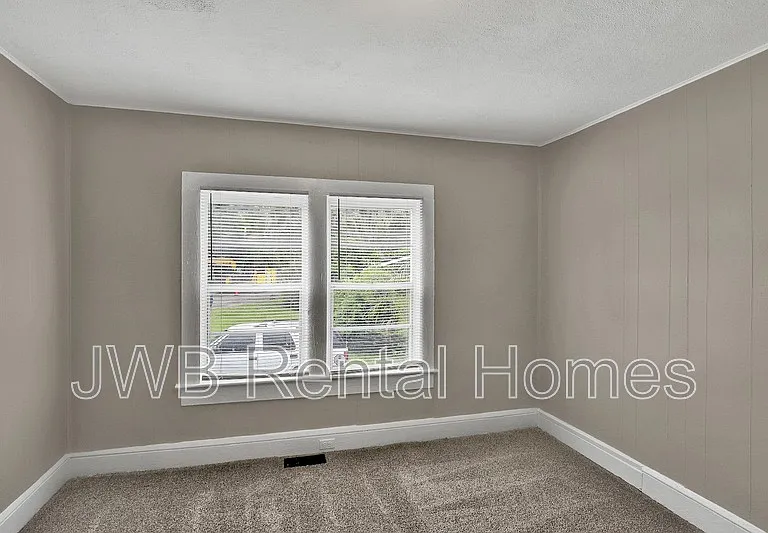 7124 Lorain St — Photo 8