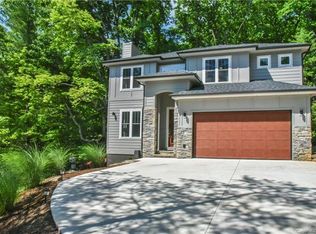132 Churchill Downs Dr, Fairview, NC 28730