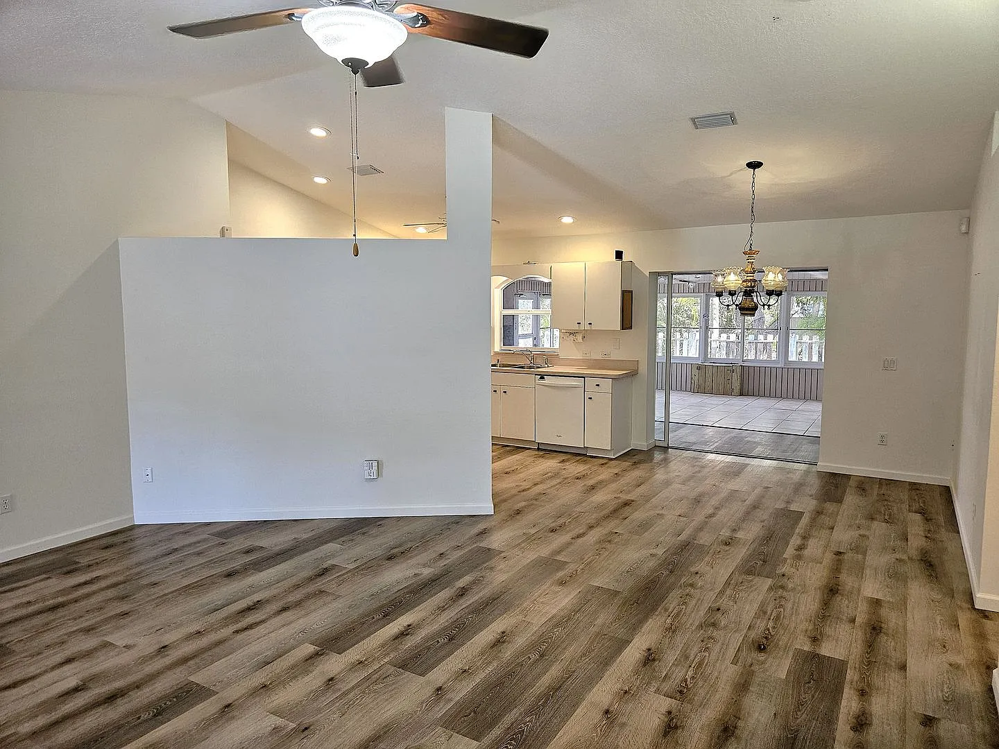 Annual Unfurnished Home with whole House Generator! 3 Bedroom, 2 Bath Home with Bonus Room off of... — Photo 4