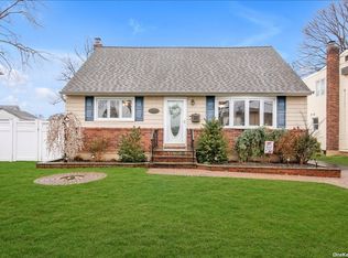 2691 Nira Ave, East Meadow, NY 11554