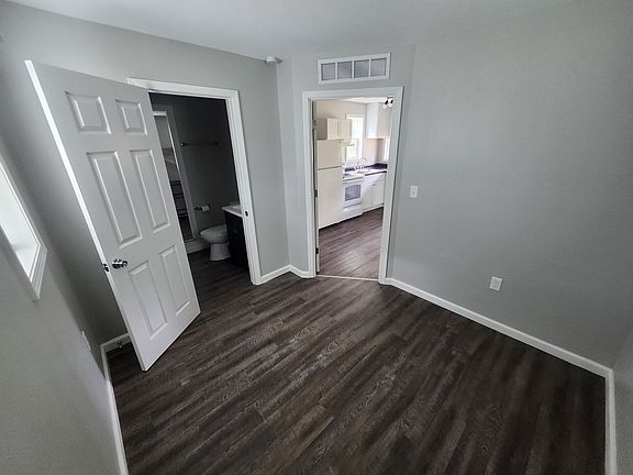 5th image of 216 W Cherry St