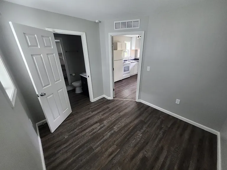 216 W Cherry St — Photo 5