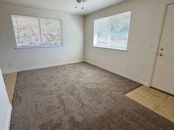 3rd image of 907 W Spruce St #1