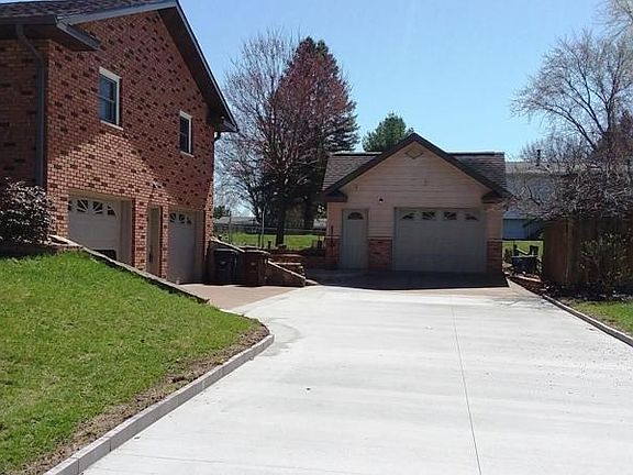 2nd garage (18'X27')