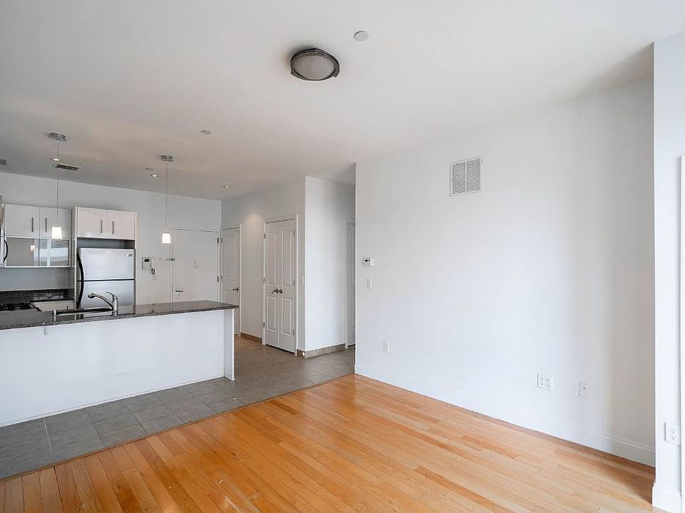1st image of 30-85 Vernon Blvd #4A