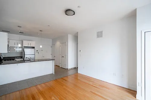 30-85 Vernon Blvd #4A Photo 1