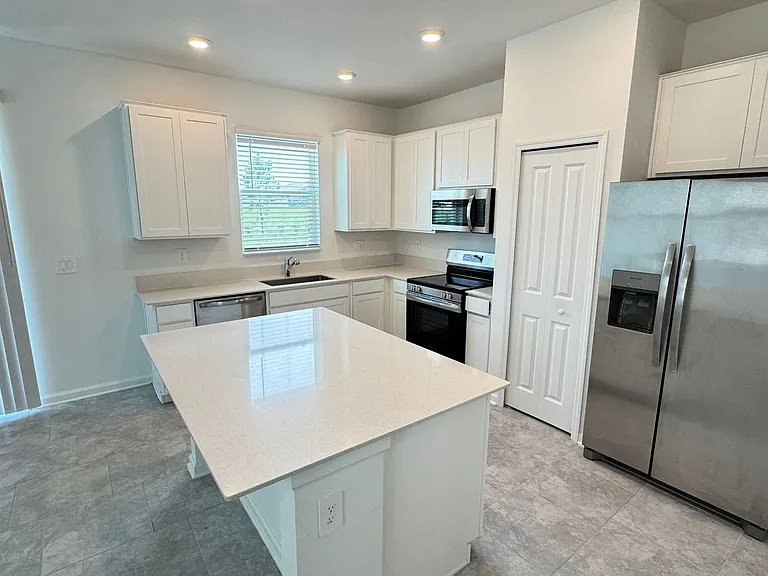 3141 Laurent Loop — Photo 7