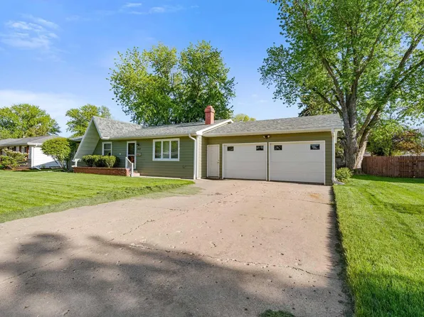 847 Eastgate Dr, Vermillion, SD 57069