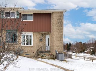 102 The Country Way, Kitchener, ON N2E2K8