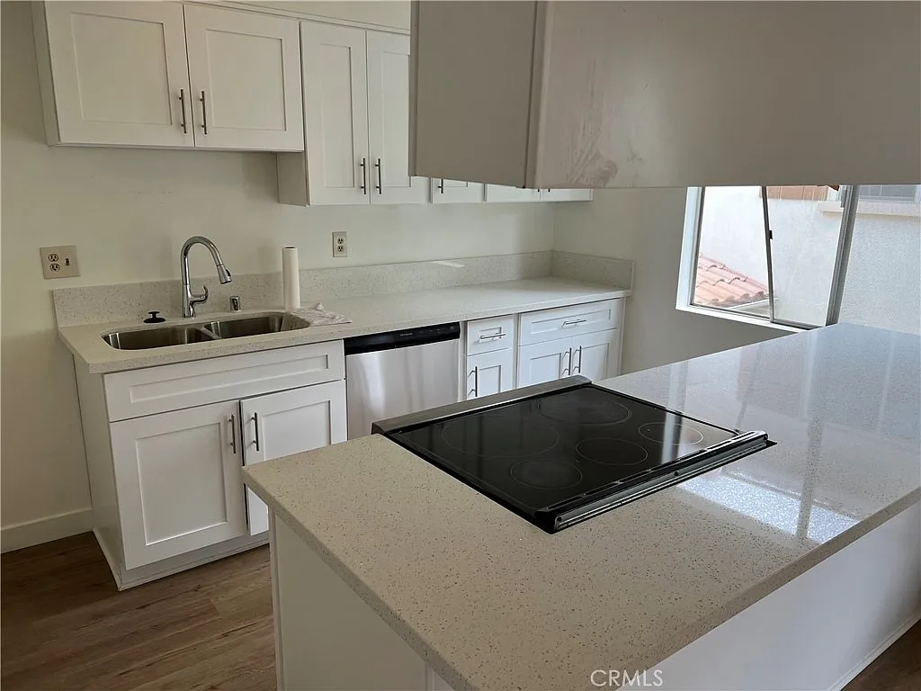 Building Photo - 16 Alta St #3