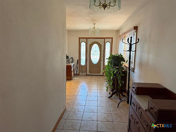 3rd image of 184 Russell Rd