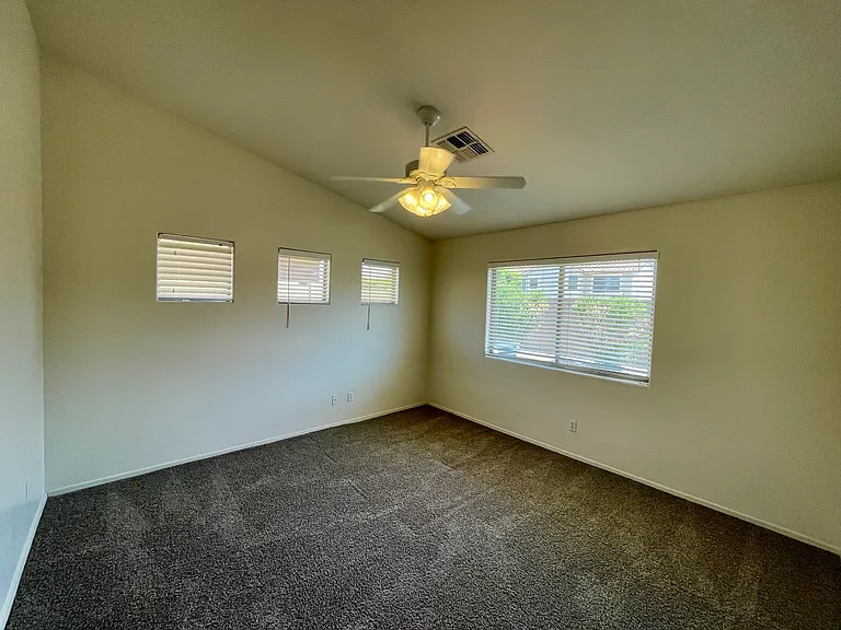 25853 W Elizabeth Ave — Photo 11