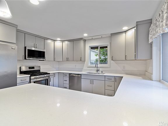 5th image of 3908 San Mar Dr NE