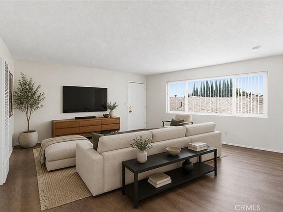 2nd image of 5953 Gaviota Ave