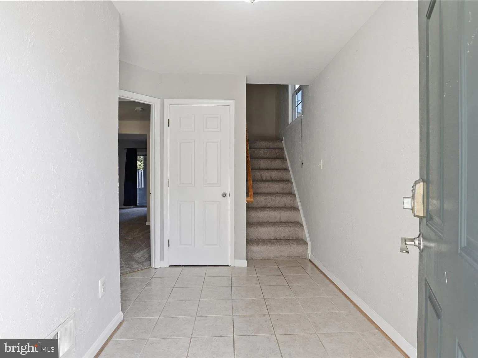 4 bed, 3.5 bath, 1884 sqft, $2,700 — Photo 3