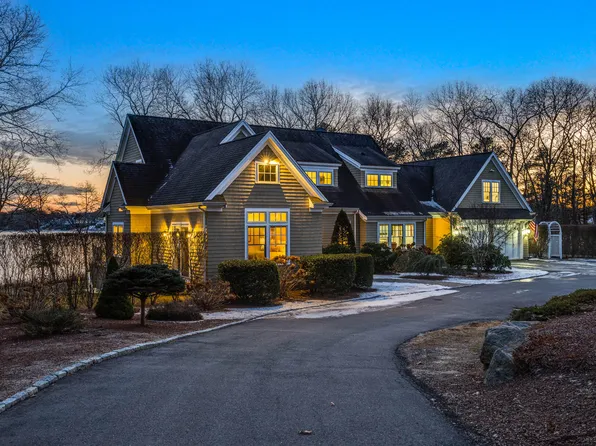 87 Hooppole Road, Mashpee, MA 02649
