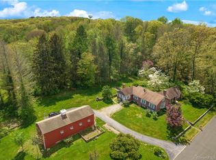 27 Old Barry Rd, Quaker Hill, CT 06375