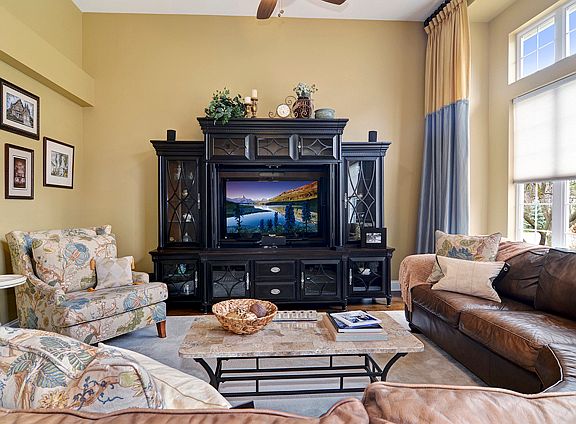 4th image of 11159 Edgebrook Ln