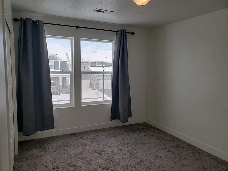 1033 S Vine St — Photo 39