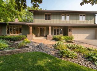 635 Windemere Curv, Minneapolis, MN 55441