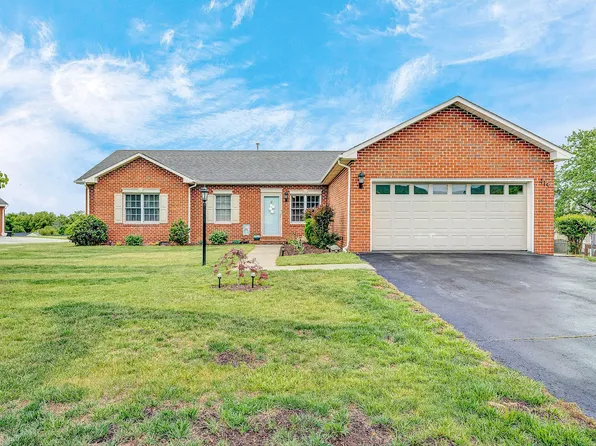 415 Edgemont Cir, Vinton, VA 24179