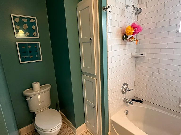Shared Full Bathroom