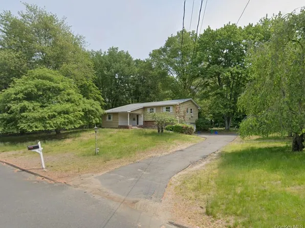 5 Flamingo Lane, Spring Valley, NY 10977