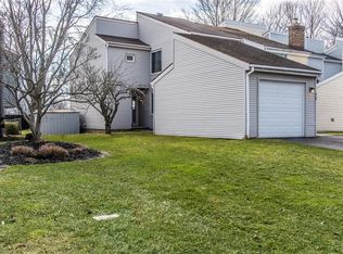 17 Brimsdown Cir, Fairport, NY 14450
